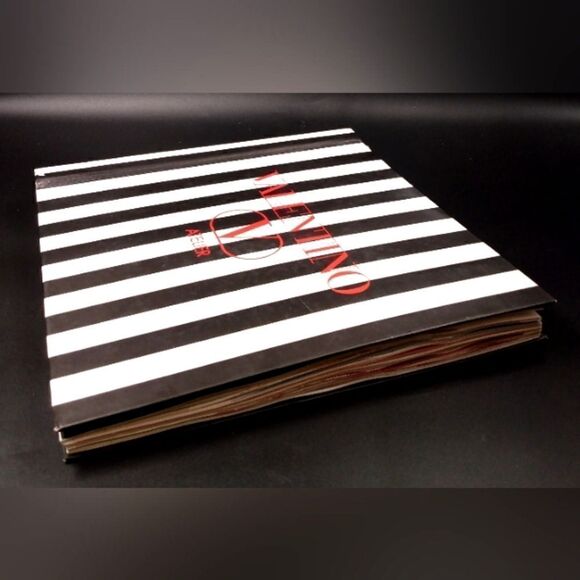 Valentino Atelier 2001- 2002 Fashion Book Catalog - Picture 16 of 16